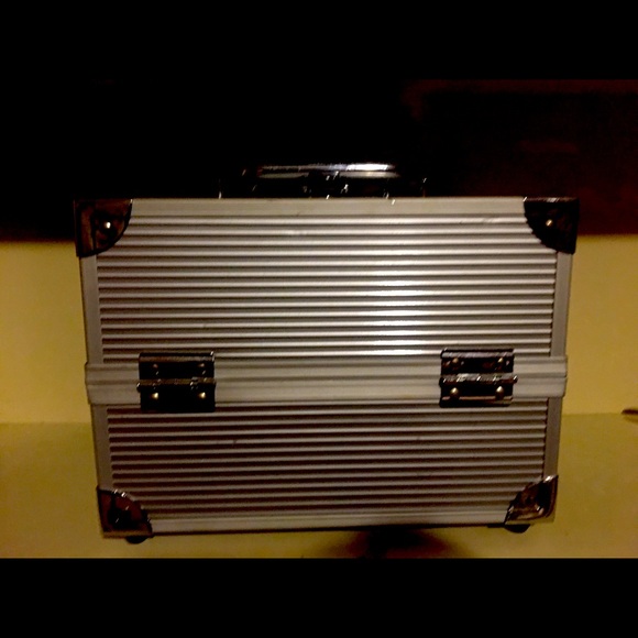 Make up box - Picture 1 of 3